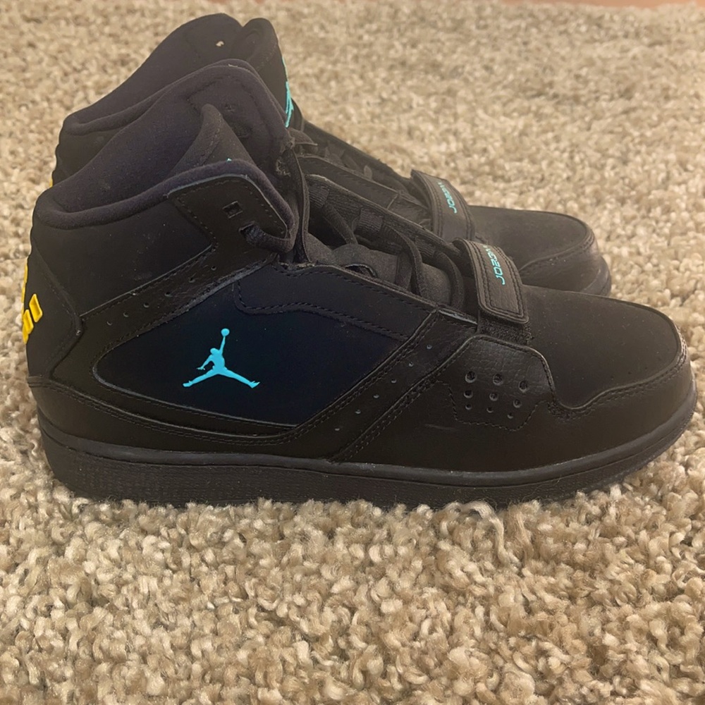 Jordan Flights - Size 6.5 Youth